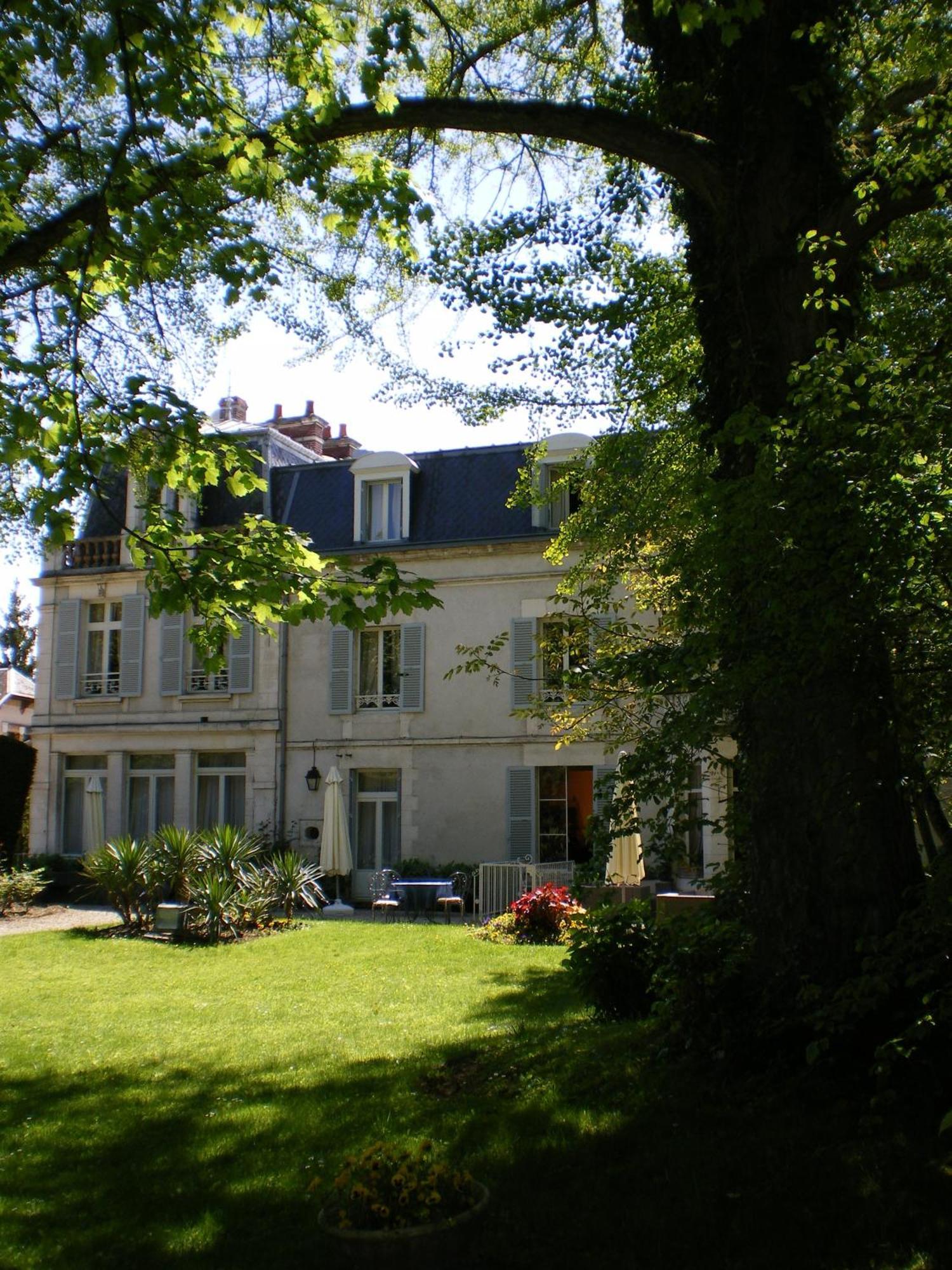 Hotel Les Marechaux Auxerre Dış mekan fotoğraf