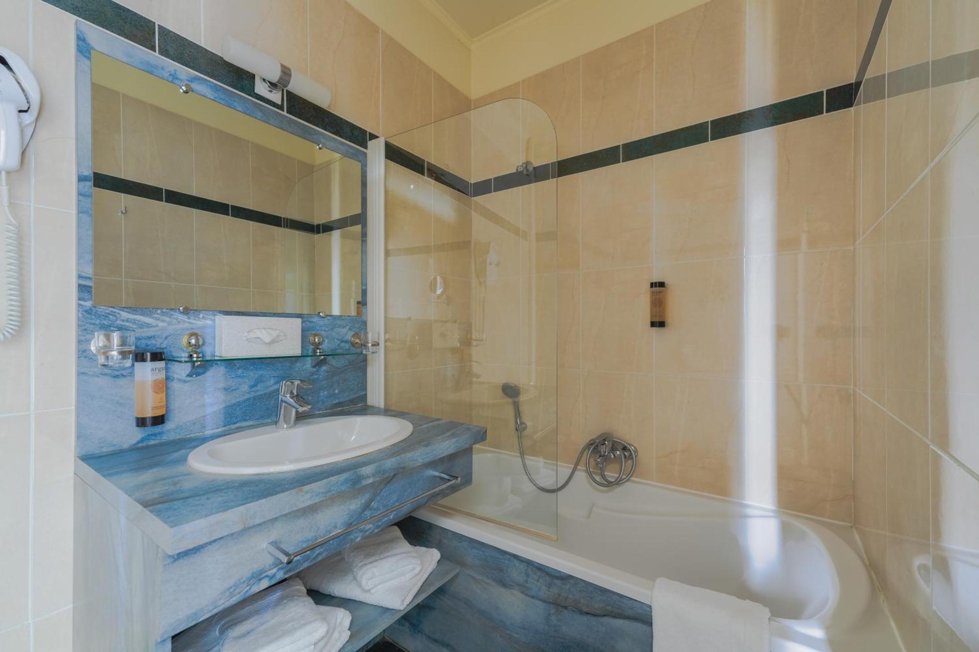 Hotel Les Marechaux Auxerre Dış mekan fotoğraf